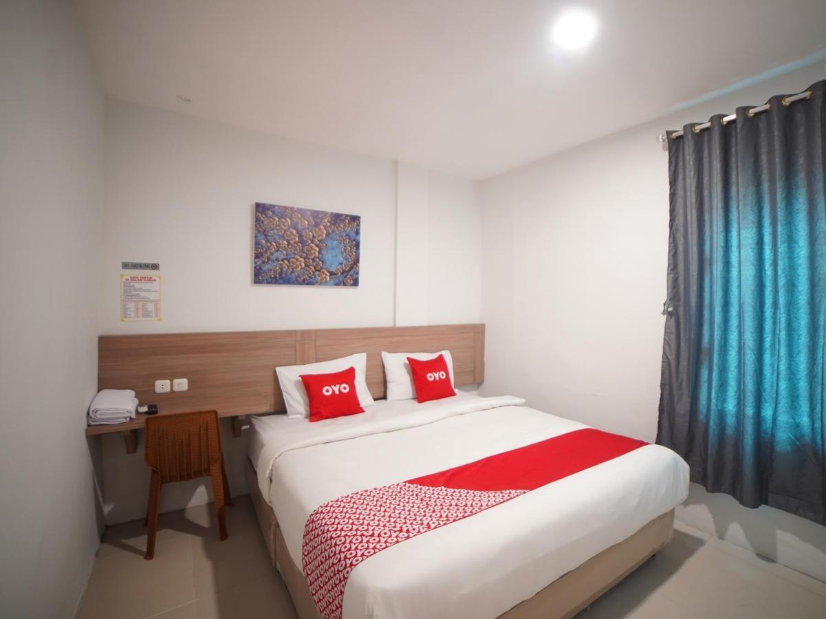 Oyo 90830 Multatuli Guest House Медан Екстериор снимка