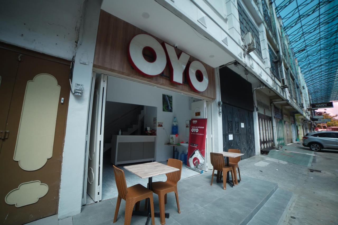 Oyo 90830 Multatuli Guest House Медан Екстериор снимка