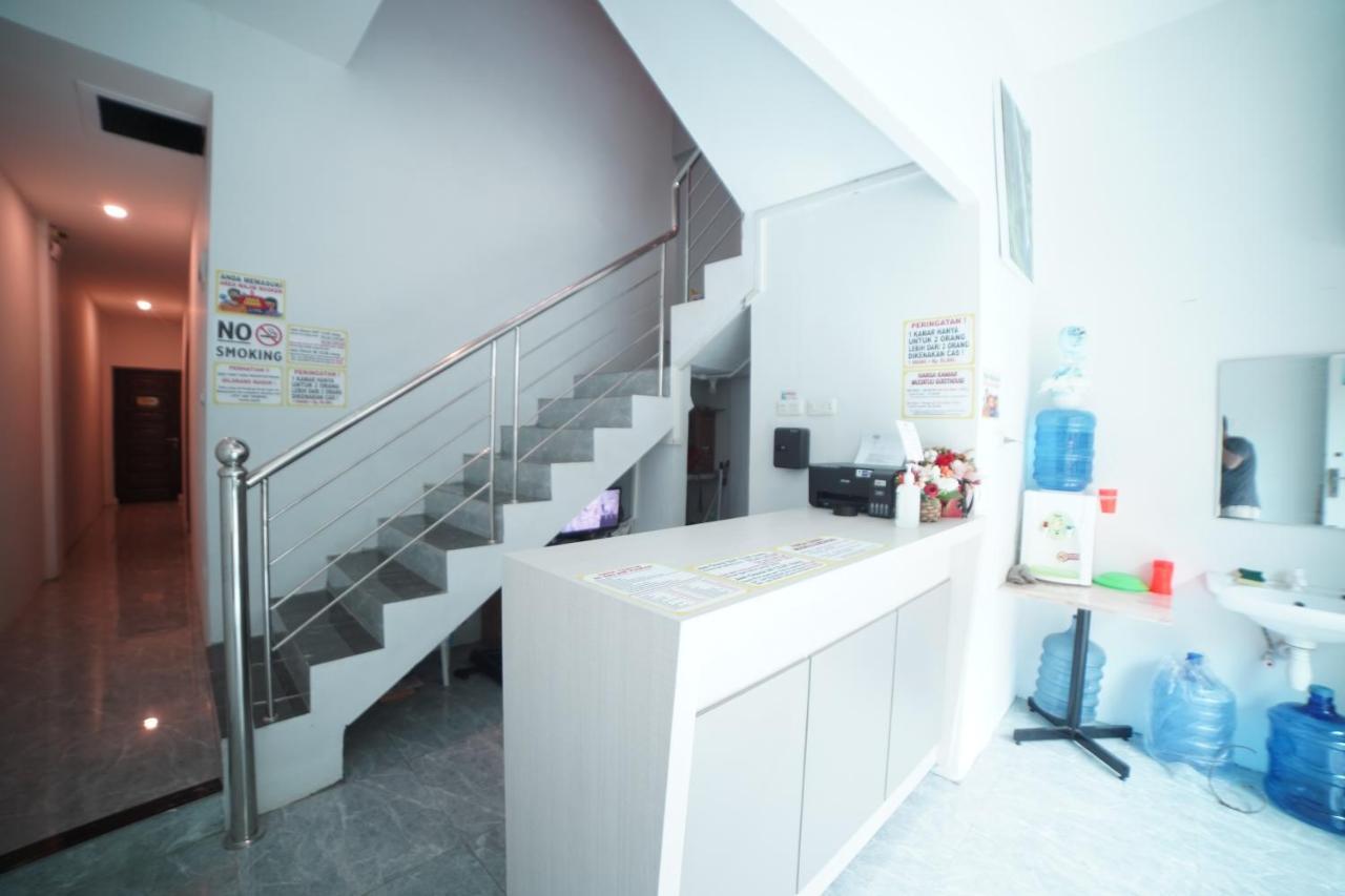 Oyo 90830 Multatuli Guest House Медан Екстериор снимка