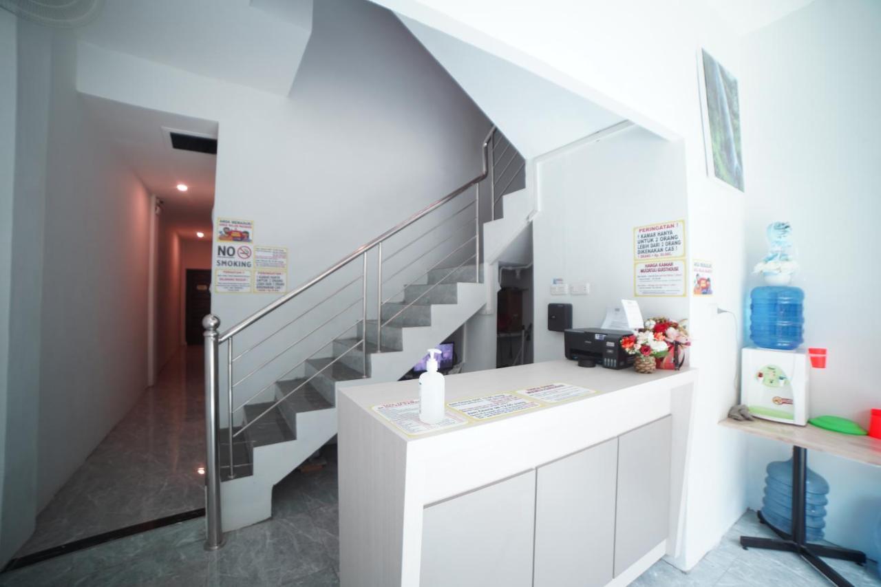Oyo 90830 Multatuli Guest House Медан Екстериор снимка