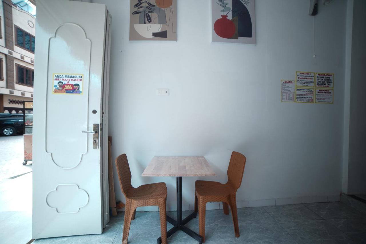 Oyo 90830 Multatuli Guest House Медан Екстериор снимка