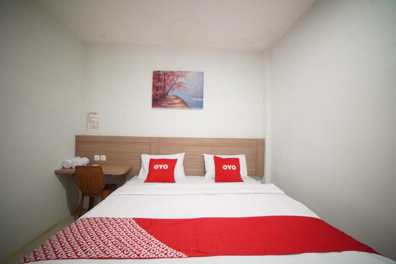 Oyo 90830 Multatuli Guest House Медан Екстериор снимка