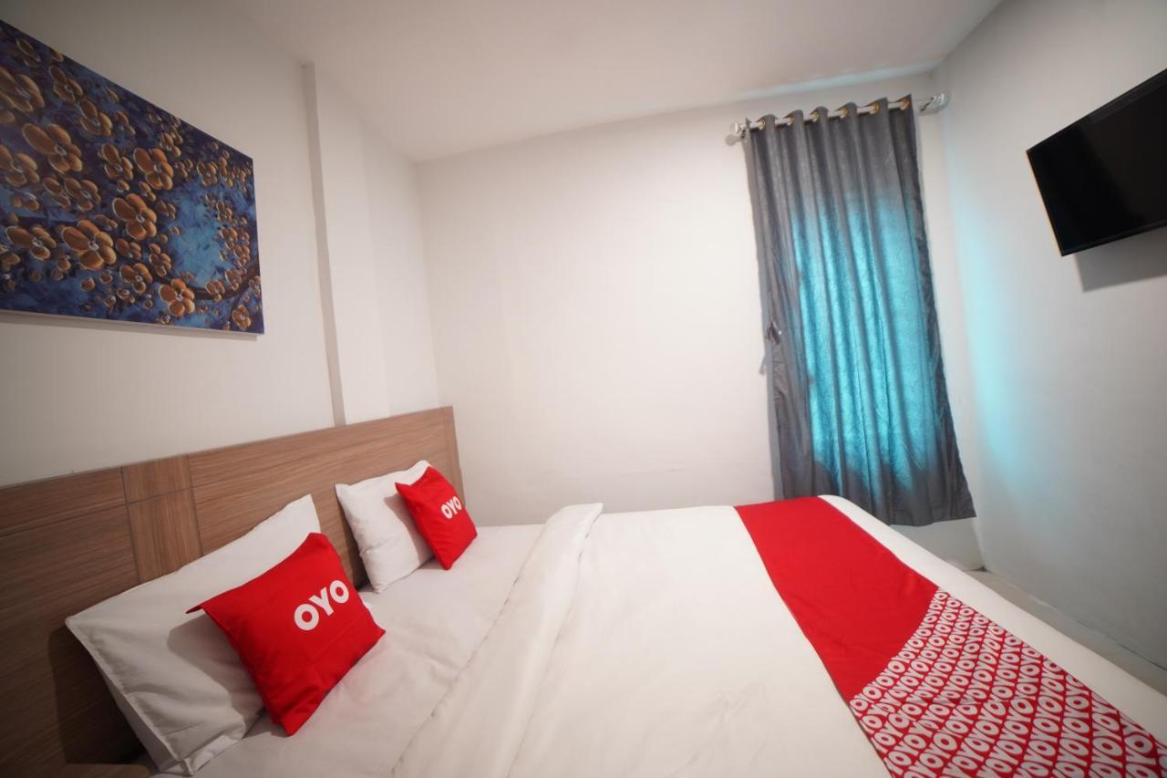 Oyo 90830 Multatuli Guest House Медан Екстериор снимка