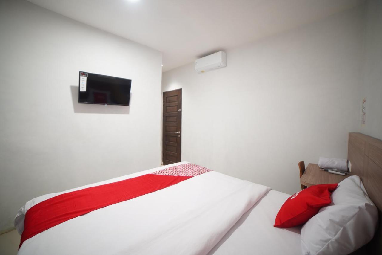 Oyo 90830 Multatuli Guest House Медан Екстериор снимка