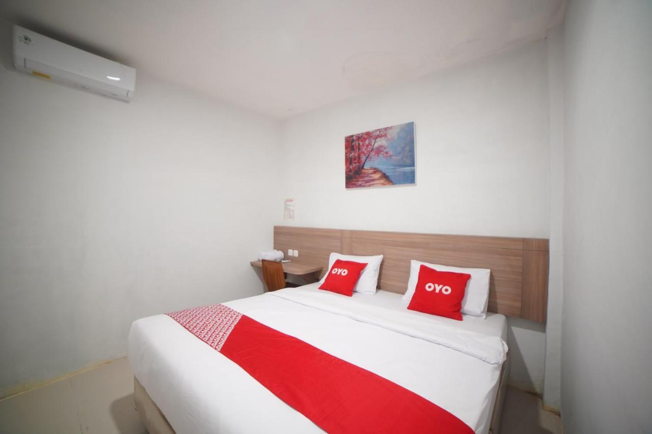 Oyo 90830 Multatuli Guest House Медан Екстериор снимка