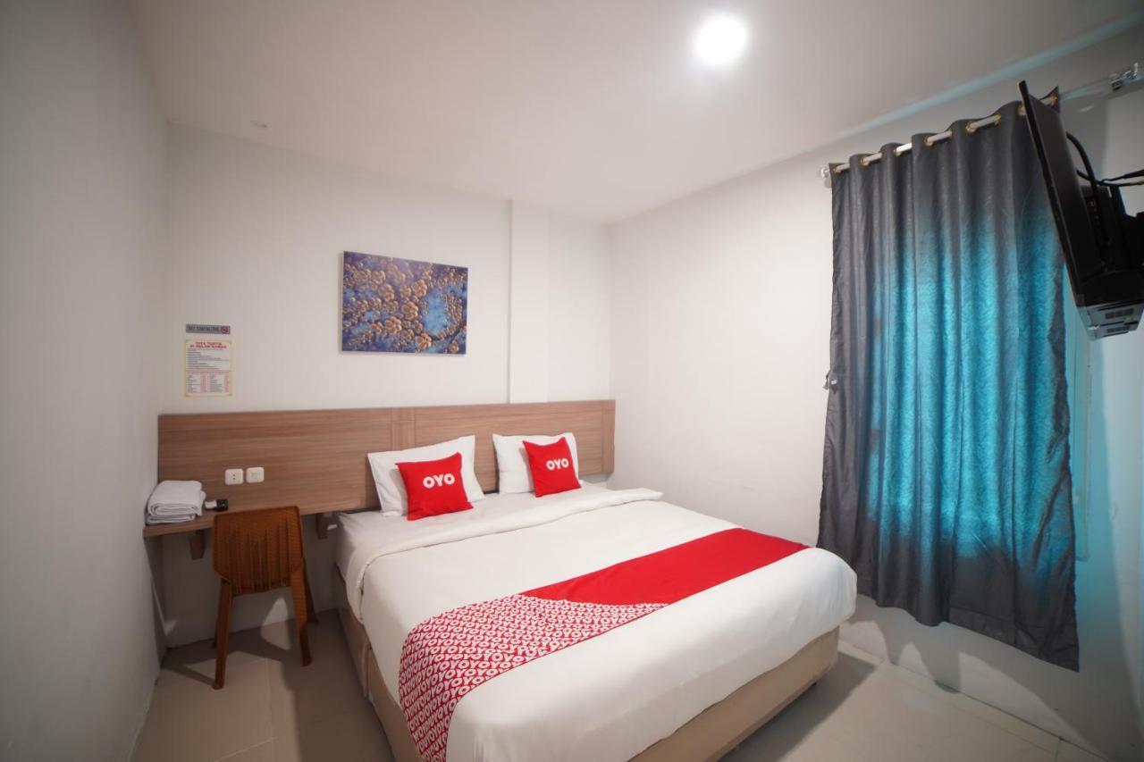 Oyo 90830 Multatuli Guest House Медан Екстериор снимка