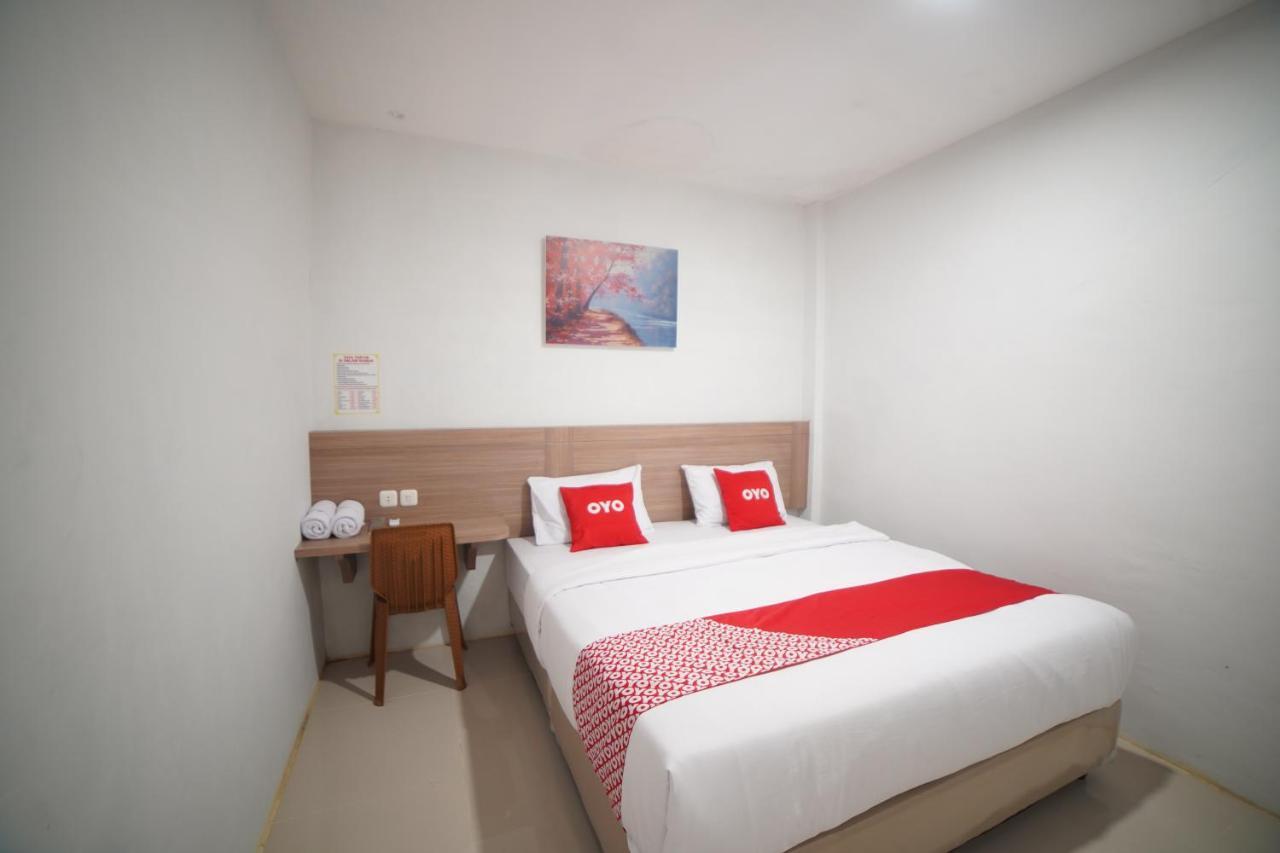 Oyo 90830 Multatuli Guest House Медан Екстериор снимка