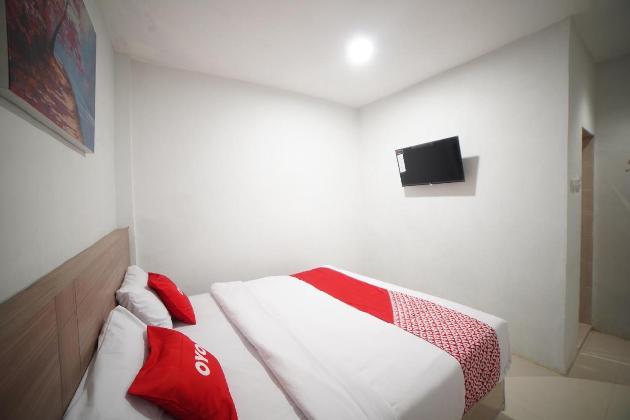 Oyo 90830 Multatuli Guest House Медан Екстериор снимка
