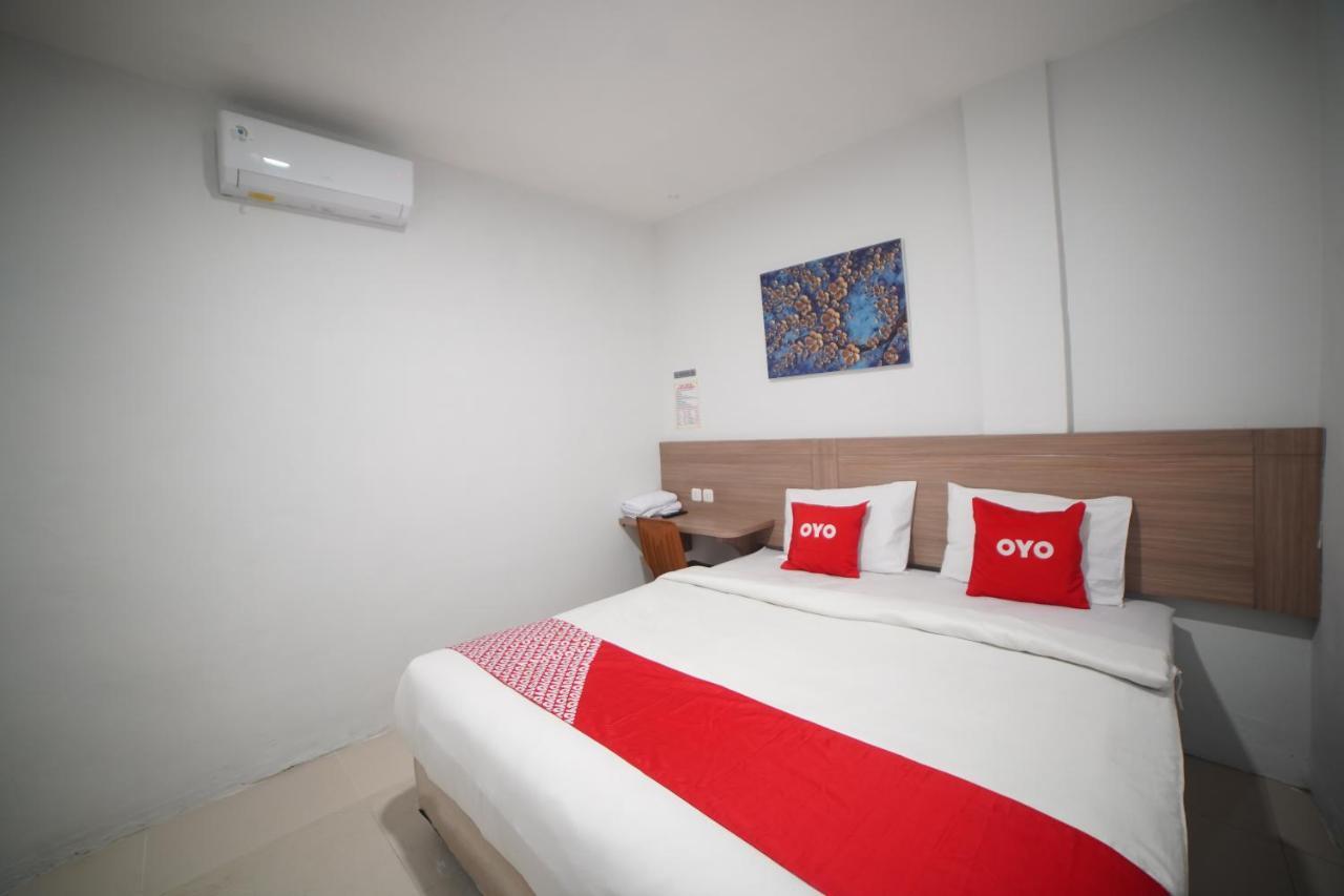 Oyo 90830 Multatuli Guest House Медан Екстериор снимка