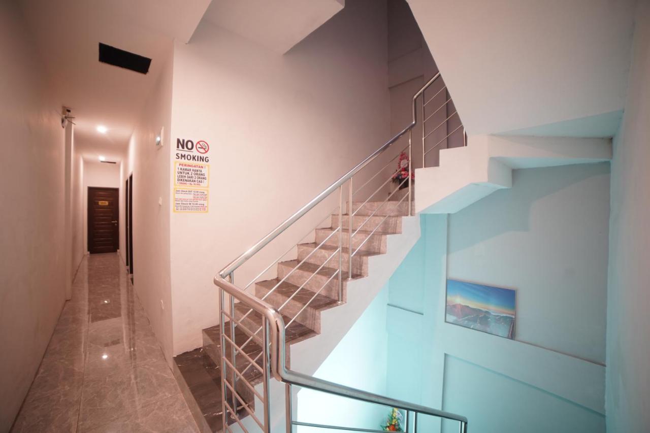 Oyo 90830 Multatuli Guest House Медан Екстериор снимка