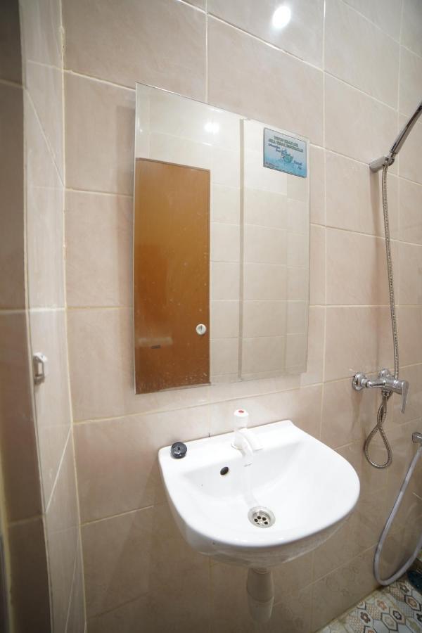 Oyo 90830 Multatuli Guest House Медан Екстериор снимка