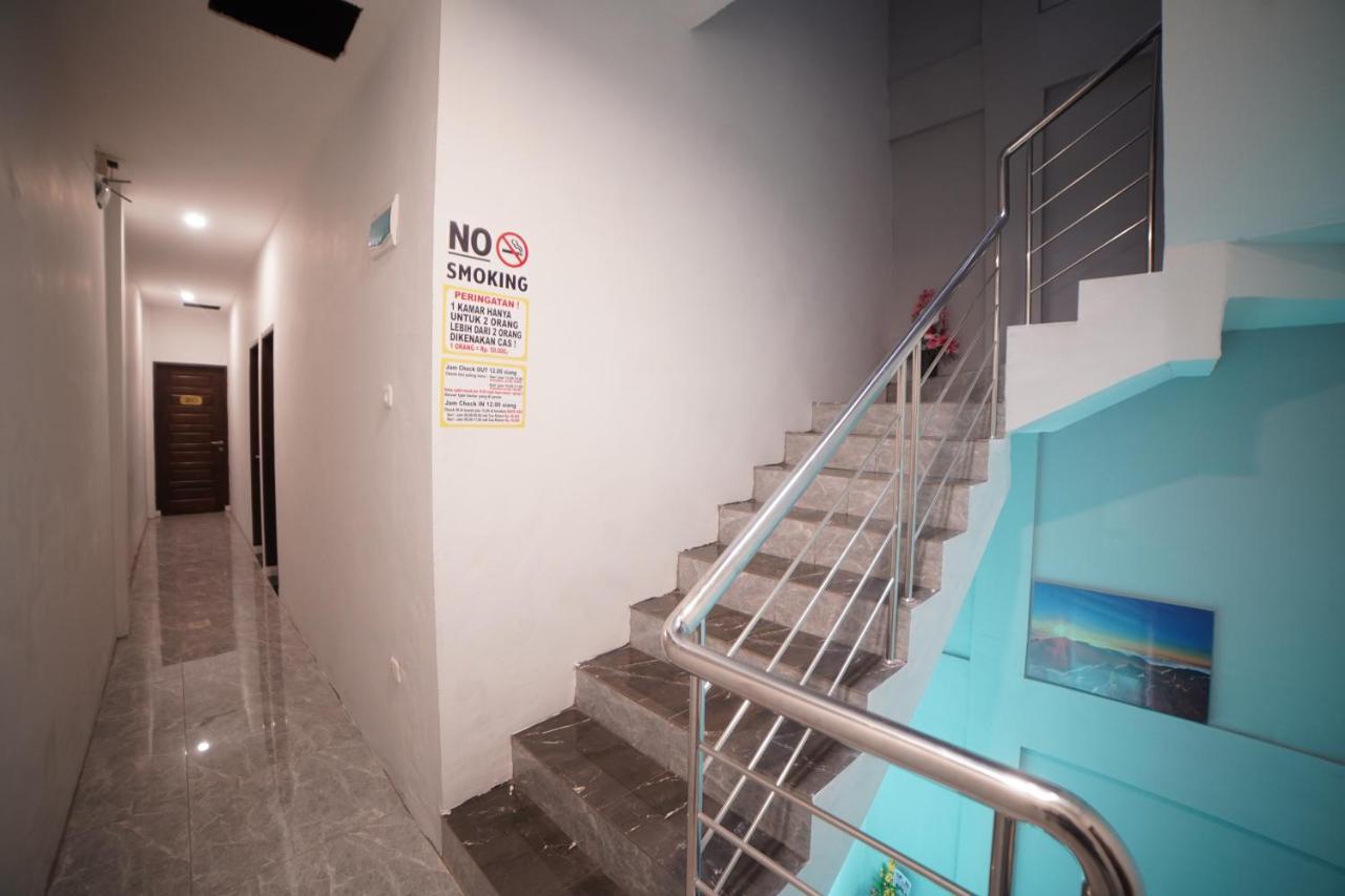 Oyo 90830 Multatuli Guest House Медан Екстериор снимка