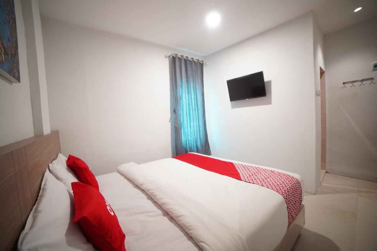 Oyo 90830 Multatuli Guest House Медан Екстериор снимка